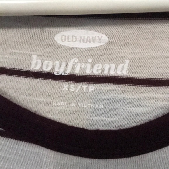 Old navy long sleeve t-shirt size XS - Picture 2 of 4